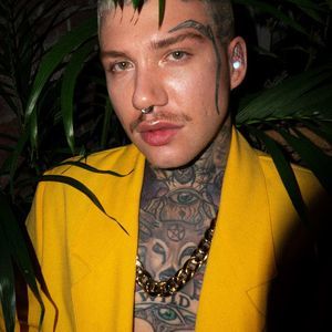 Meet your Posher, Max